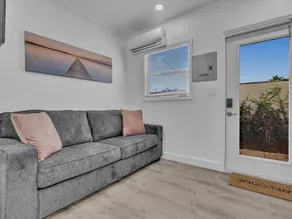 Cozy Getaway in Central Location - Image 4