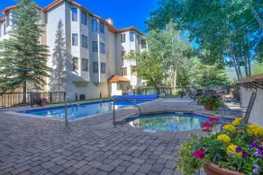 Comfortable 3BR Mountainview 3rd-Floor | Balcony - Image 2