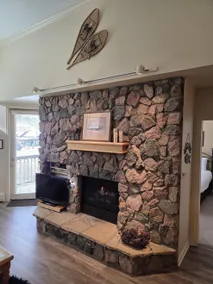 Comfortable 3BR Mountainview 3rd-Floor | Balcony - Image 3