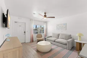 Deluxe King Condo Updated Suite by the Beach! - Image 4