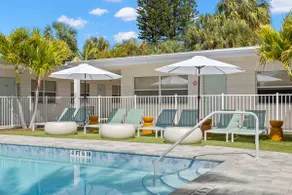 Deluxe King Condo Updated Suite by the Beach! - Image 2