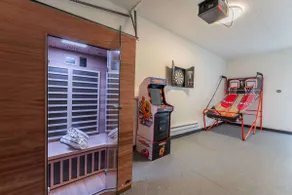 Game Room- Hot Tub- Sauna & Projector - Image 5