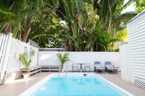 The Elizabeth Suite | 1 bedroom condo, shared pool - Image 2