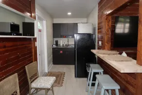 The Elizabeth Suite | 1 bedroom condo, shared pool - Image 3