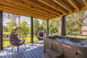 Chic Lakefront Home｜6 bdrm/4bath & Private Dock! - Image 5