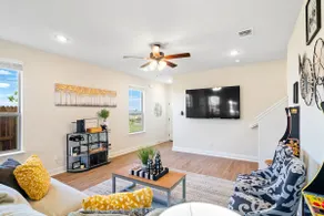 BRAND NEW * 3/2 House * SeaWorld * 6 Flags Texas - Image 3