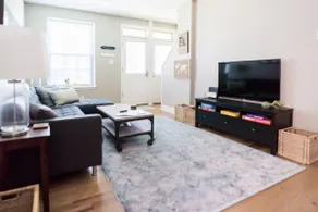 Beautiful 6BR 2 Kitchens Duplex By StayStLouis - Image 3