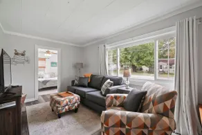 Cozy city escape-large yard NEW - Image 2