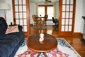 Quiet Downtown Apt w/ Fireplace - Image 4