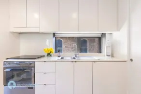 Darlinghurst Apt W A C Balcony Only A Walk To CBD - Image 3