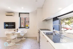 Darlinghurst Apt W A C Balcony Only A Walk To CBD - Image 5