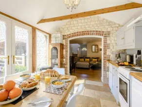 3 Bed in Thornham oc-m28084 - Image 2