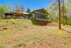 Lakeside Retreat 10 Secluded Acres, Hot Tub, EV L2 - Image 2