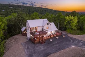 Private Creek + Mountain Views Retreat - Image 5