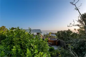 Omiha Oasis with seaviews and spa pool - Image 3