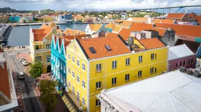 Chic Historic Townhouse in City Centre Willemstad - Image 2
