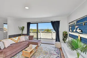 Seabreeze Bungalow - Lakeview Sunset Delight at Sunshine on Lake Macquarie - Image 4