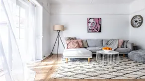 Pet Friendly, walk to shops+ restaurants - Image 2
