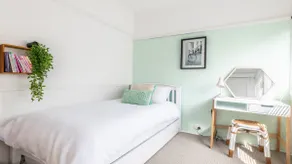 Pet Friendly, walk to shops+ restaurants - Image 5