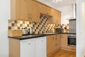 St Helens Apartment 2 - Short Walk to Beach - Image 3
