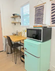 The Salon | Tiny with Style Vibes | Walkable Area - Image 3