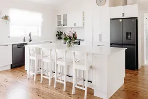Centrally Located Spacious & Luxurious Cottage - Image 5
