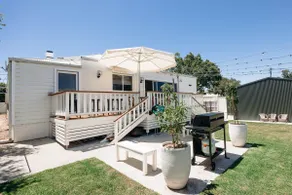 Centrally Located Spacious & Luxurious Cottage - Image 3