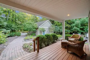Dog-Friendly Haven: Garden, Decks & Lake Walk - Image 3