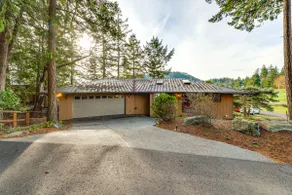 Serene La Conner Retreat w/ Fireplace & Deck! - Image 2