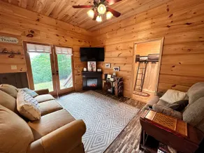 Misty Mountain Cabin Slps5 1Q, 1 Sleeper, 1 Single - Image 3