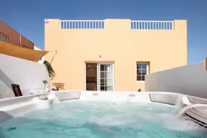 El Naranjo apartment with a hot tub - Image 3