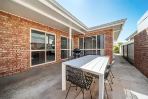 Charisma in Clarence - Courtyard Stay near Glenelg - Image 4