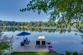 Lakefront Snohomish Cottage w/ Private Dock! - Image 2