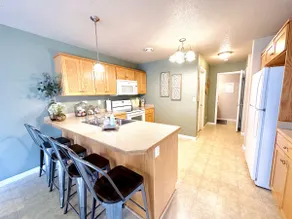 2 King Bedrooms w/ Smart TV's, Attached Garage - Image 2