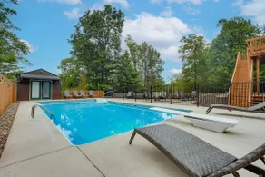 Wooded Retreat, Hot Tub, Pool, Pickleball, Hiking - Image 4