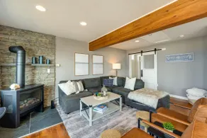 Coastal PNW Home on Swimmable Beach w/ Hot Tub! - Image 4