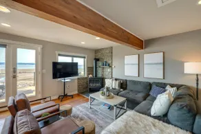 Coastal PNW Home on Swimmable Beach w/ Hot Tub! - Image 3