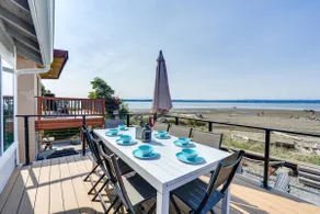 Coastal PNW Home on Swimmable Beach w/ Hot Tub! - Image 2