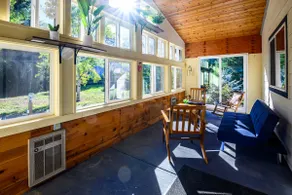 Blue House: country living close to everything - Image 2