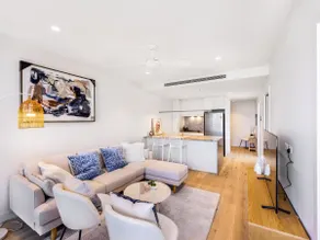 Conveniently located 2BR apt with rooftop pool at Milt - Image 4