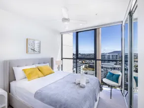 Conveniently located 2BR apt with rooftop pool at Milt - Image 3