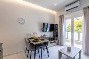 Neaira City Apartment Near The Beach - Image 4