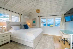 Blue Water View Condo in Prime Coastal Locale - Image 2