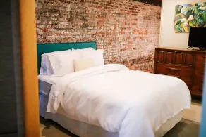 Stylish 2BR Pet-Friendly Loft MHM Luxury Property - Image 4