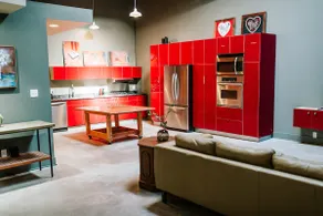 Stylish 2BR Pet-Friendly Loft MHM Luxury Property - Image 3