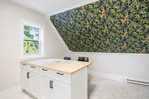 Charming Studio with Soaker Tub, Wifi, Parking - Image 5