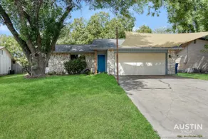 12 Min to Airport Spacious Backyard and Fire Pit - Image 4
