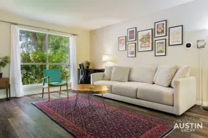 12 Min to Airport Spacious Backyard and Fire Pit - Image 2