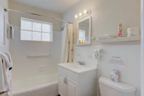 Cozy Suite- Kitchenette, Free Parking - Room 0 - Image 5