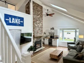 3 Bed Lake Camelot Cottage, Dock, Beach, Kayaks - Image 2